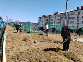 Приняли участие в субботнике Приняли участие в субботнике.